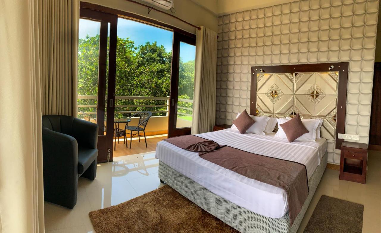 Mount Rich Rumassala Hotel Unawatuna Buitenkant foto