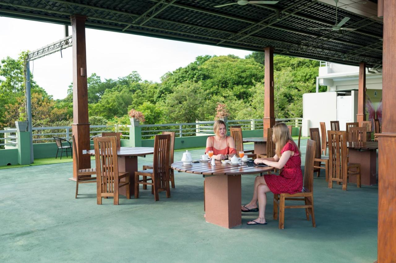 Mount Rich Rumassala Hotel Unawatuna Buitenkant foto