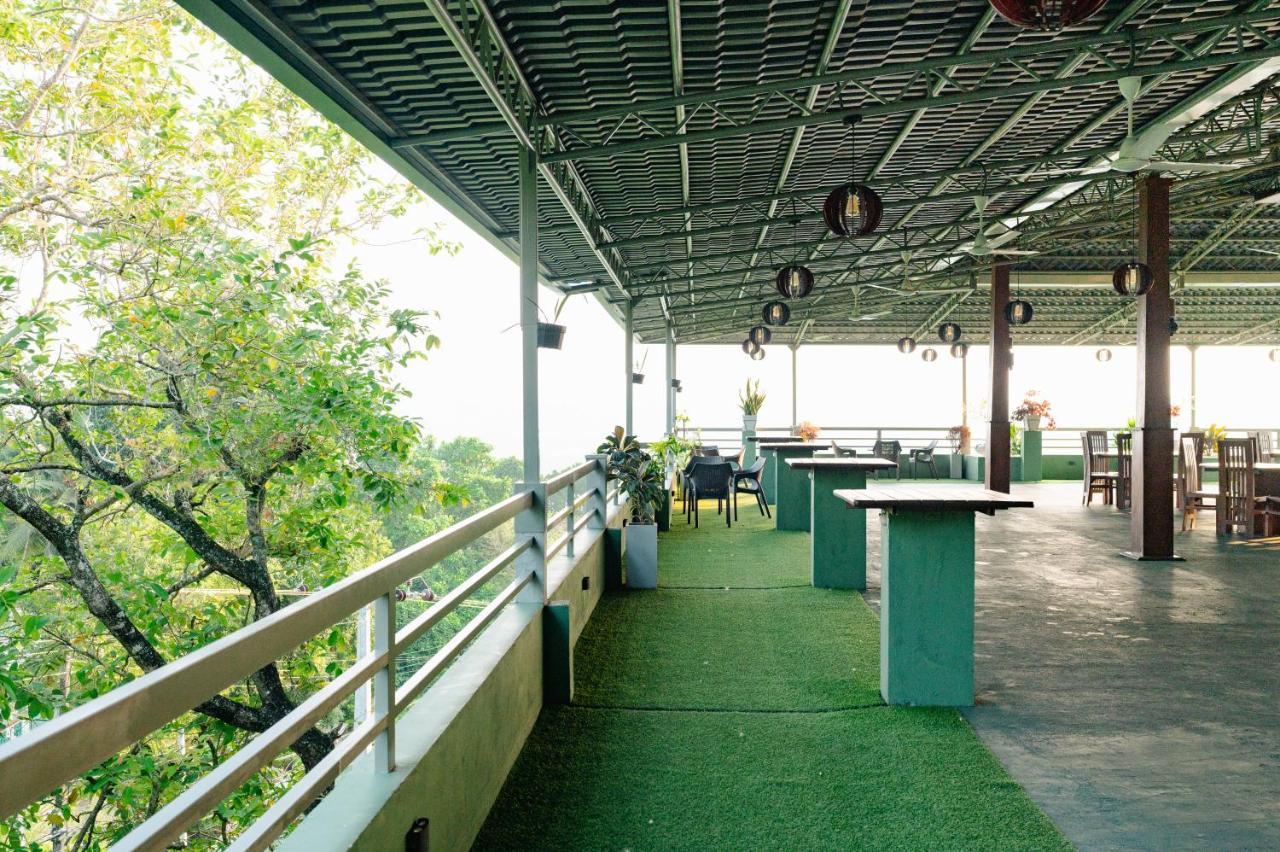 Mount Rich Rumassala Hotel Unawatuna Buitenkant foto