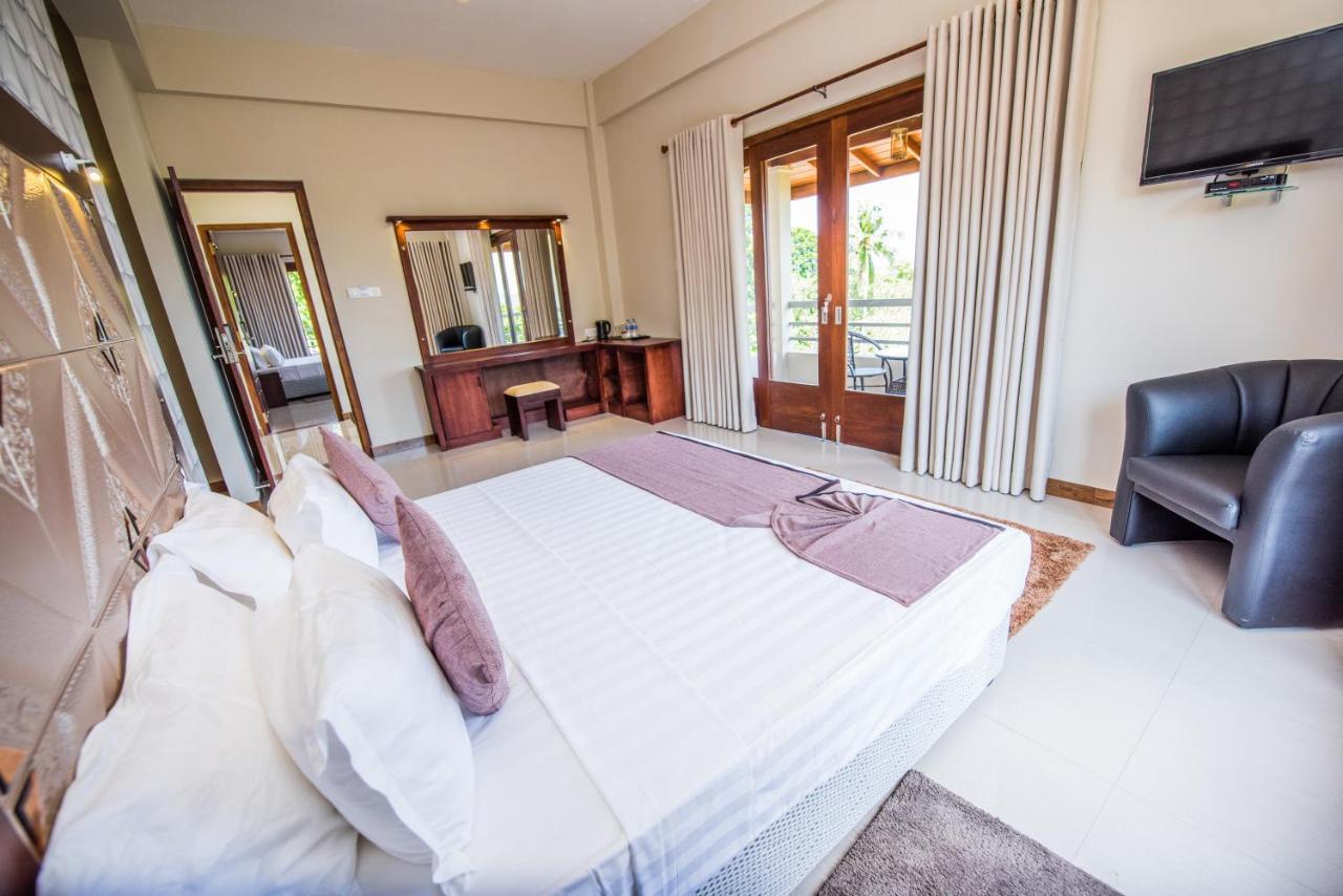Mount Rich Rumassala Hotel Unawatuna Buitenkant foto