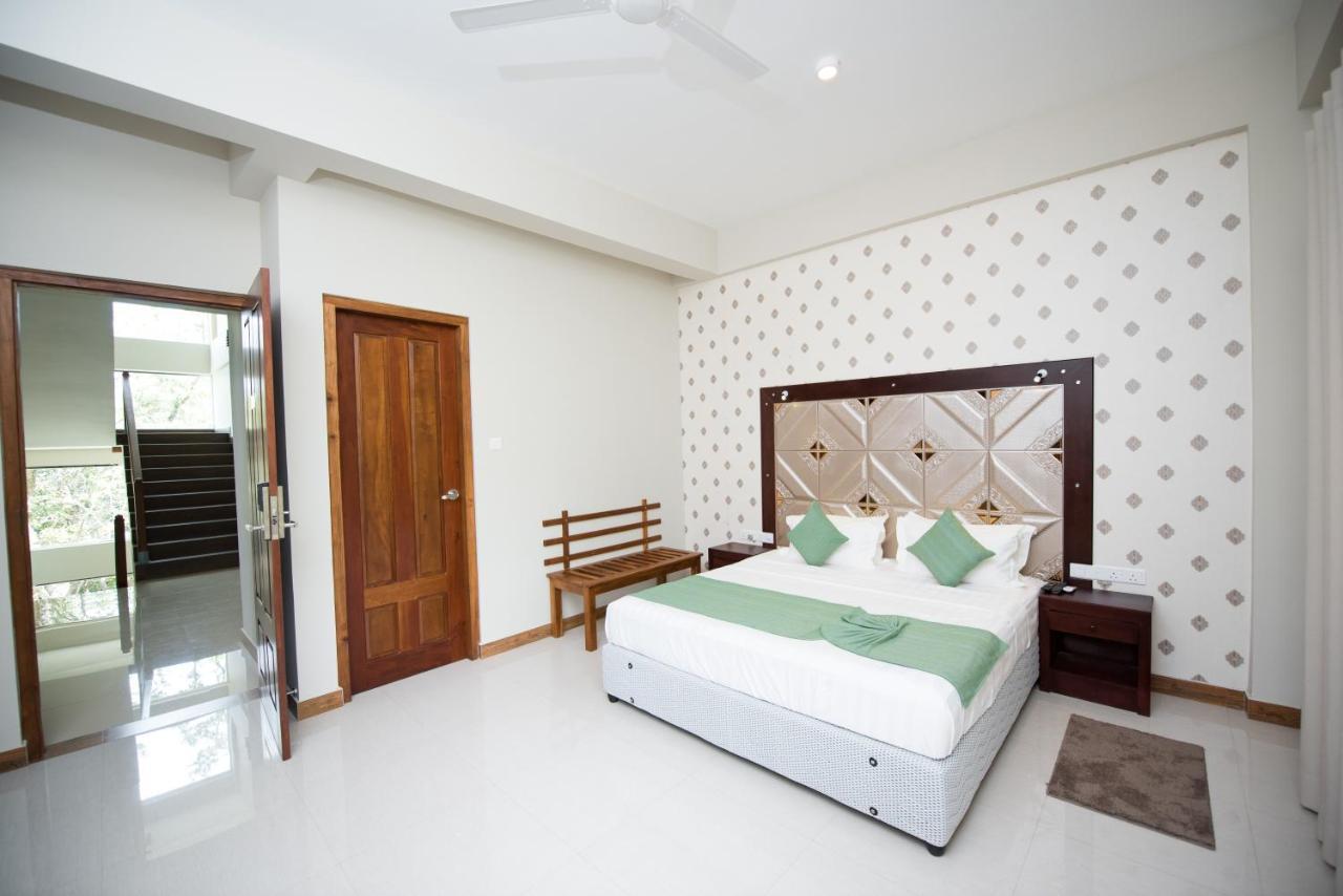 Mount Rich Rumassala Hotel Unawatuna Buitenkant foto