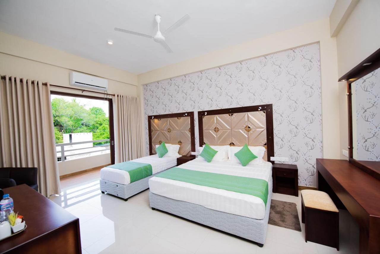 Mount Rich Rumassala Hotel Unawatuna Buitenkant foto